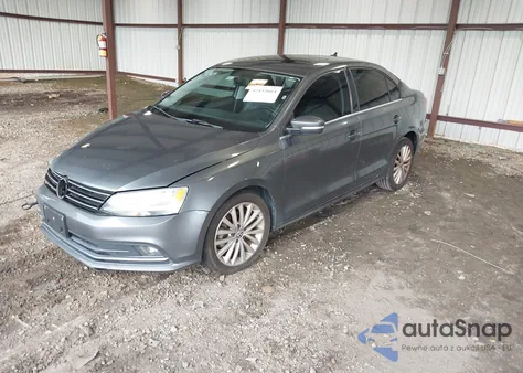 2015 Volkswagen Jetta 1.8T Se z USA, uszkodzony, nr VIN 3VWD07AJ9FM310300
